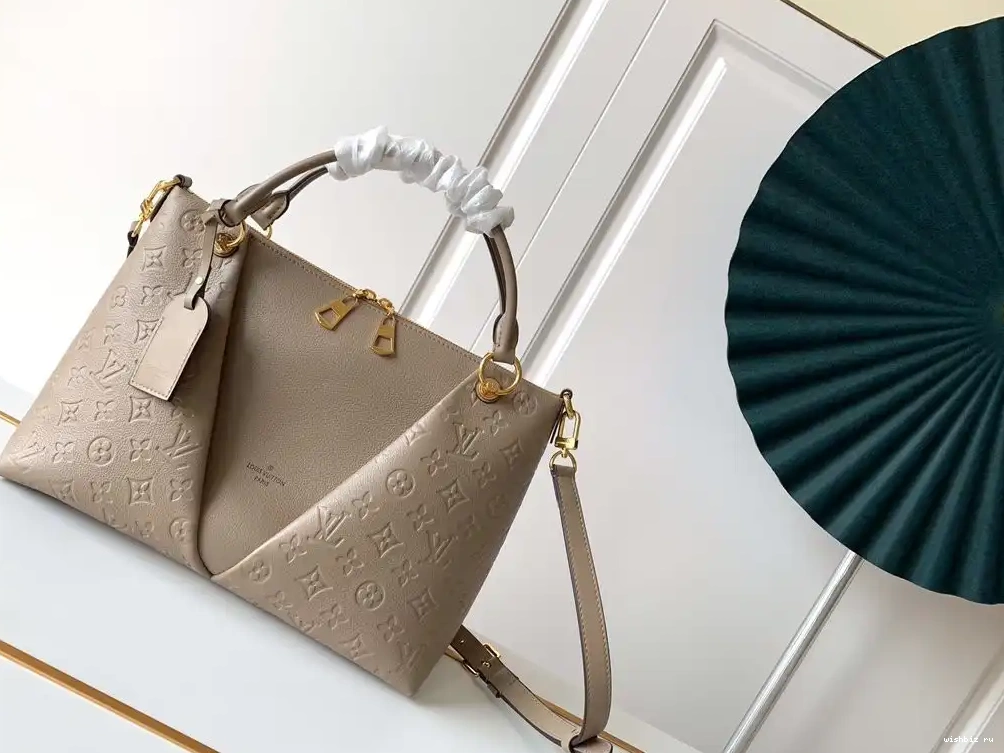 WIS VUITTON V MM TOTE LOUIS 0617